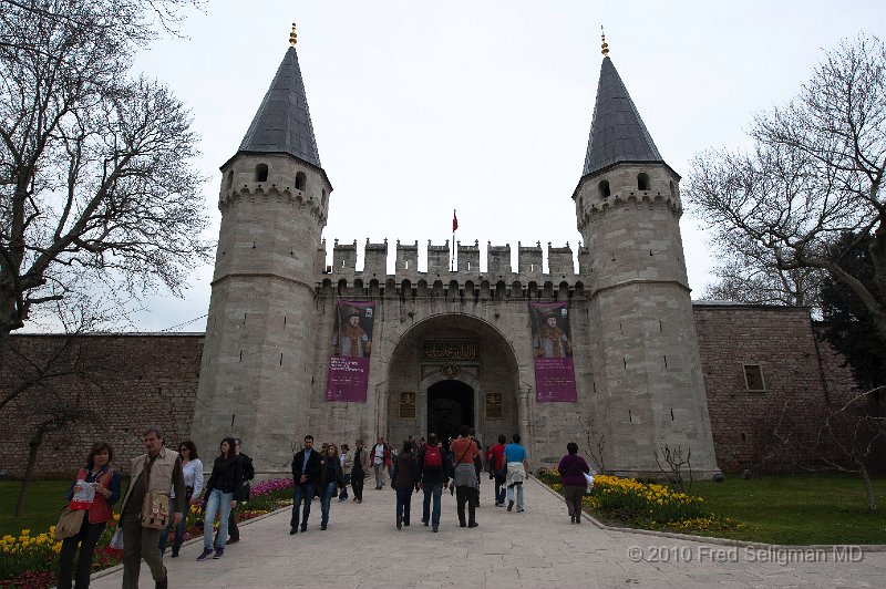 20100402_150932 D3.jpg - Entrance to Topkapi Palace.  The palace was abandoned in 1853 and the sultan began living at Dolmabahce Palace